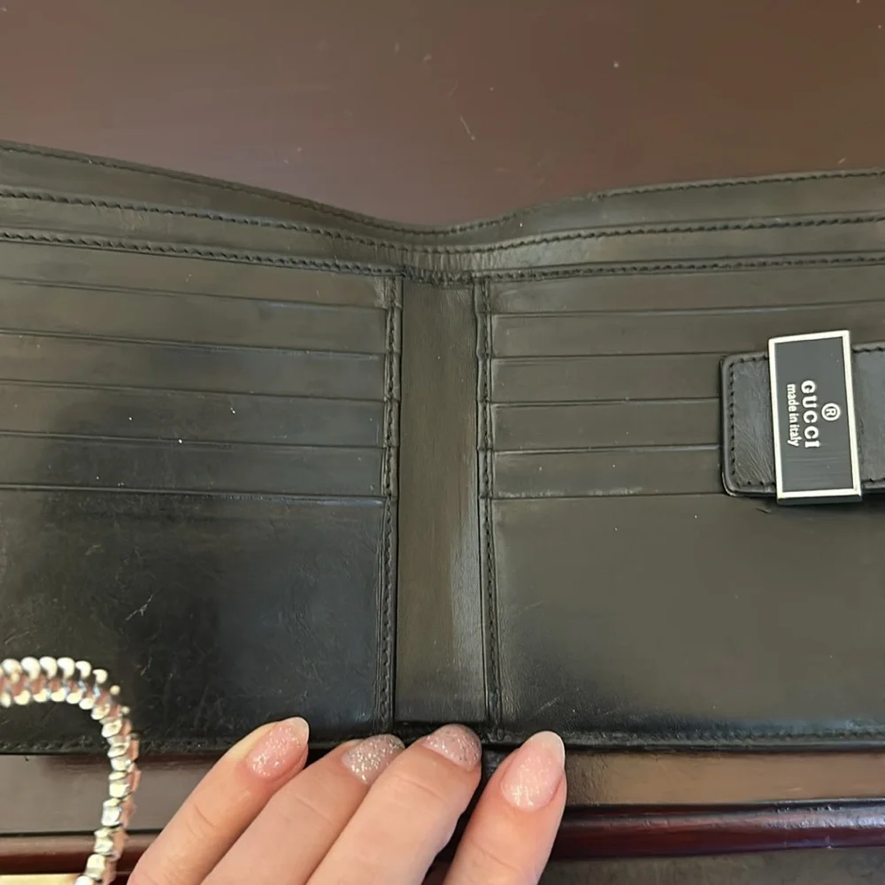 Gucci  wallet. Pre loved condition. - Picture 2 of 6